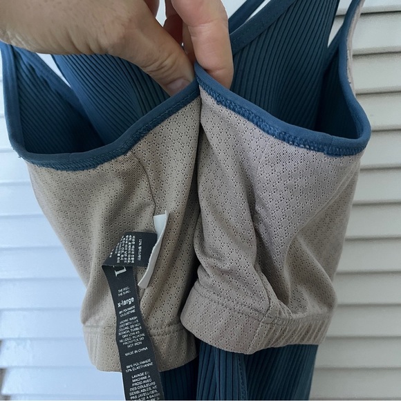 Vuori Ribbed Crop Tank w/ Built in Shelf Bra | Stone Blue | XL - Picture 8 of 10